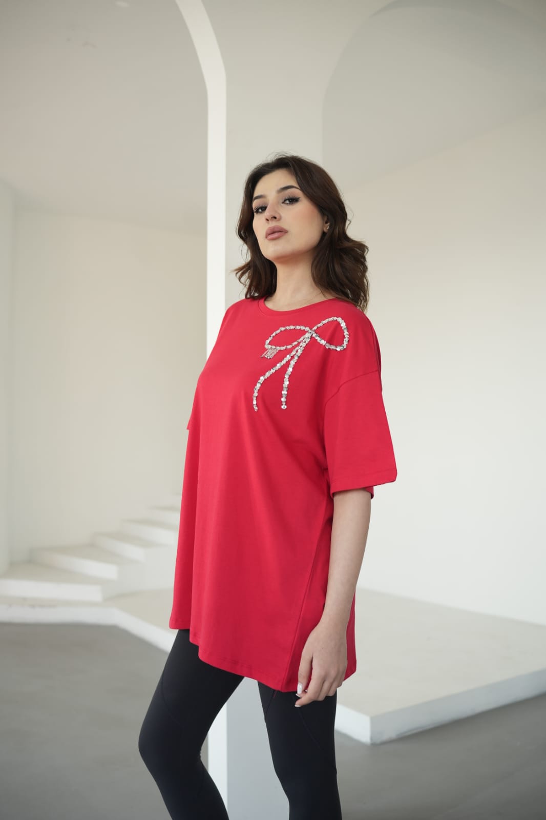 KIRMIZI İŞLEME DETAYLI OVERSİZE TSHIRT ek resim